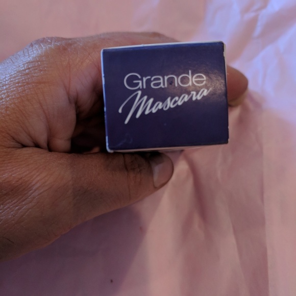 $4 for $20 NEW Grande Mascara lash boosting Black - Picture 2 of 3